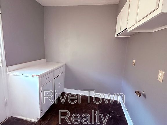 3rd image of 3742 Deerwood Cv