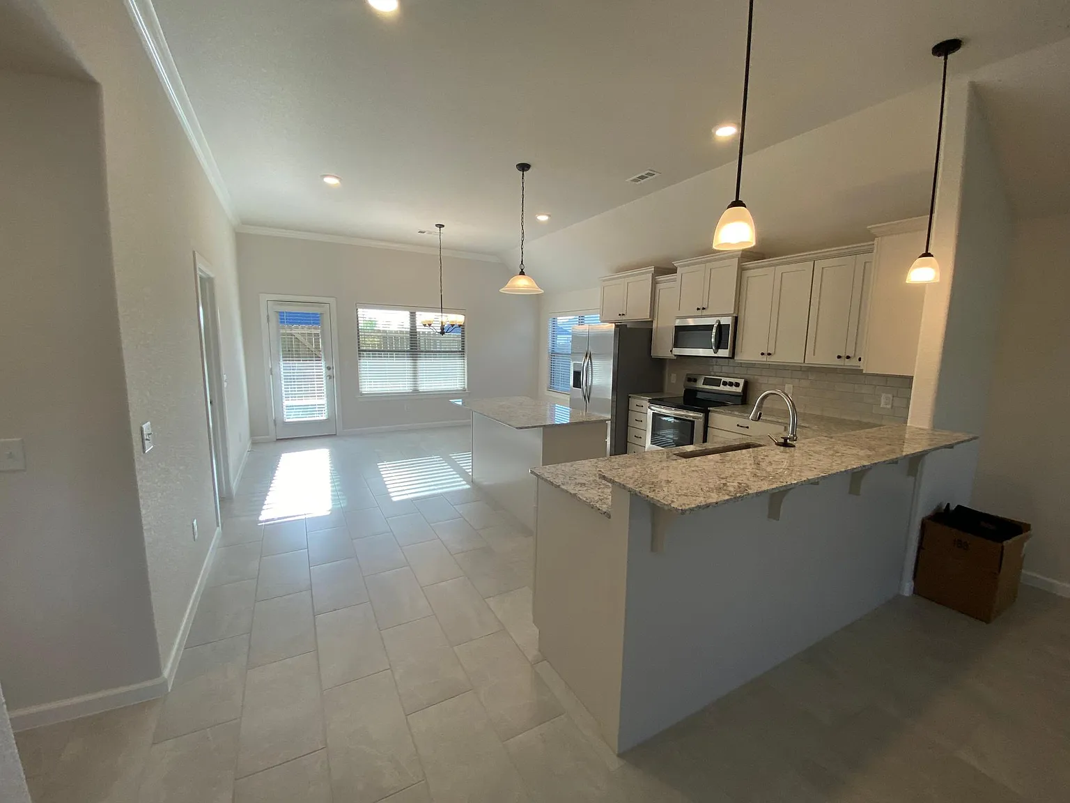 3 bed, 1575 sqft, $2,000 — Photo 2