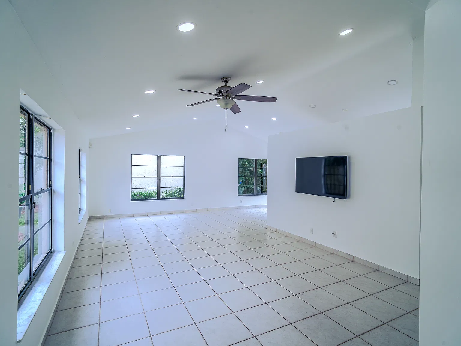 3 bed, 1654 sqft, $4,650 — Photo 4
