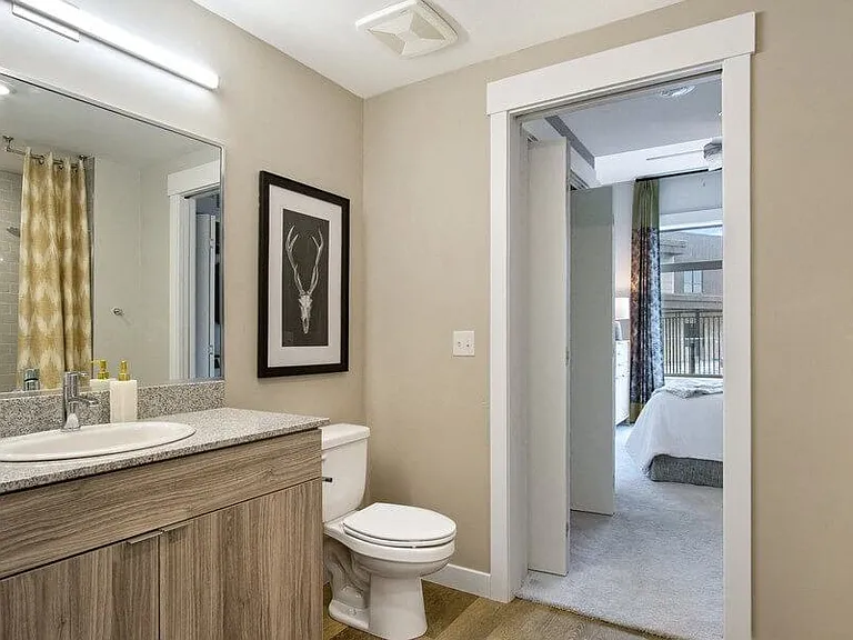 Seven Skies Apartments — Photo 25