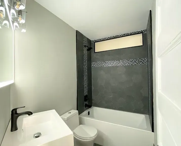 203 Elmwood Ave E — Photo 21