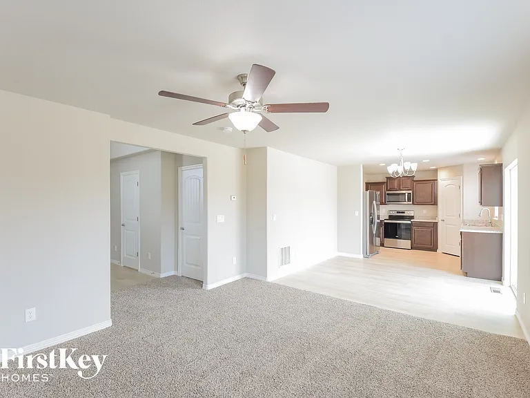 6524 Vedder Dr — Photo 3