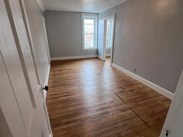 508 W High St — Photo 7