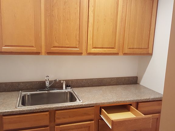 4th image of 37 E 3rd Ave