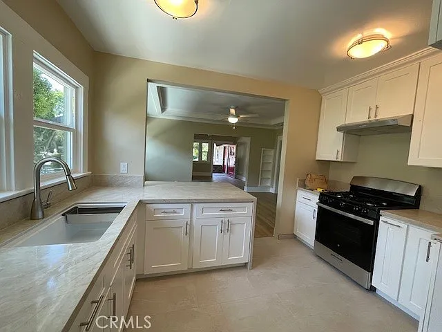 420 N Mentor Ave — Photo 2