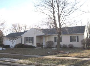 810 Willow Dr, Geneseo, IL 61254