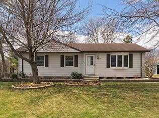 576 Grospoint Ln N, Oakdale, MN 55128