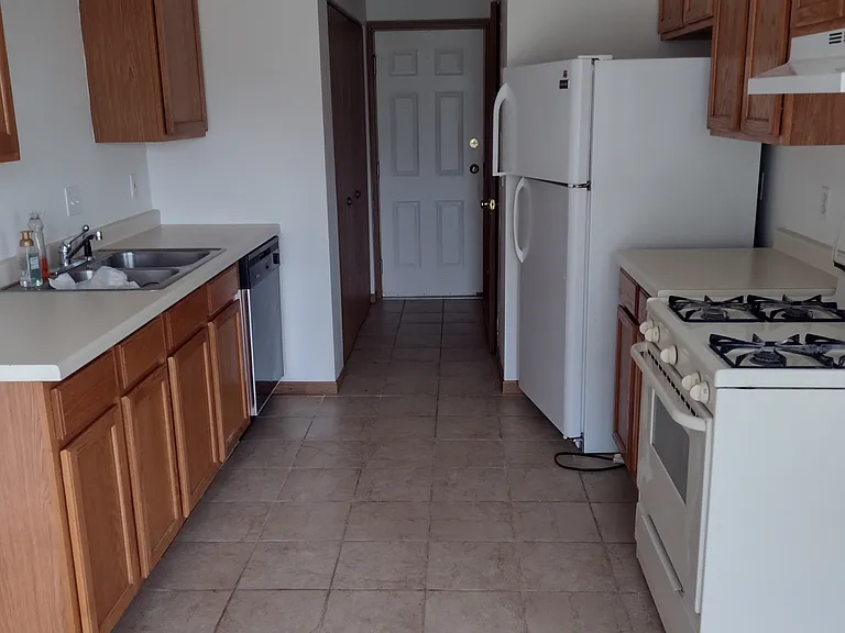 758 Hampton Ct #3 — Photo 6