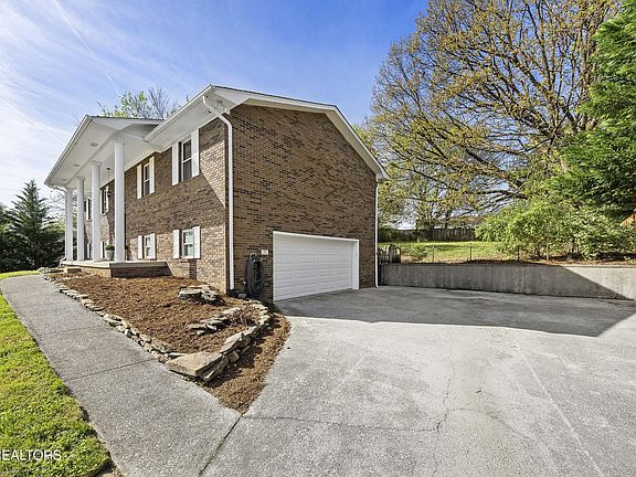 5th image of 7525 Pinen Dr