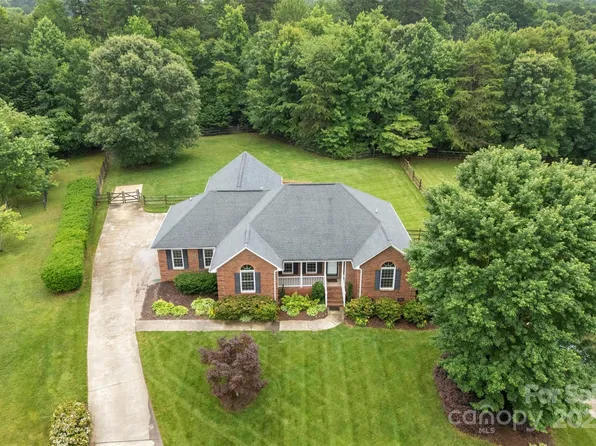 5410 Berryview Ln, Gastonia, NC 28056