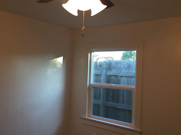 4th image of 230 S Pacific St APT A