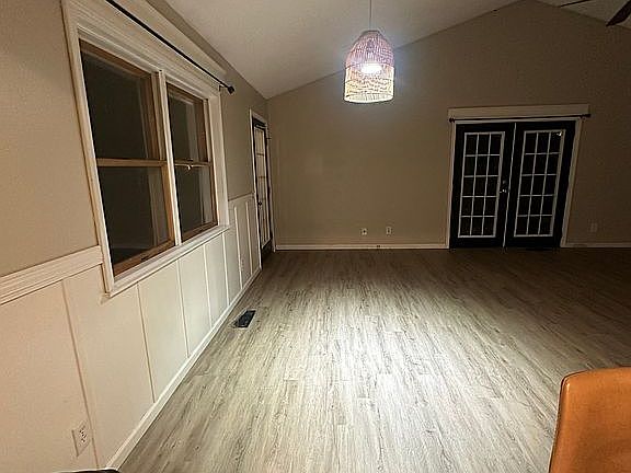 4th image of 111 N Lincoln St