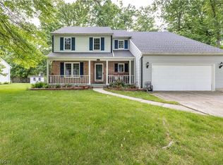 840 Hollyview Dr, Sheffield Lake, OH 44054