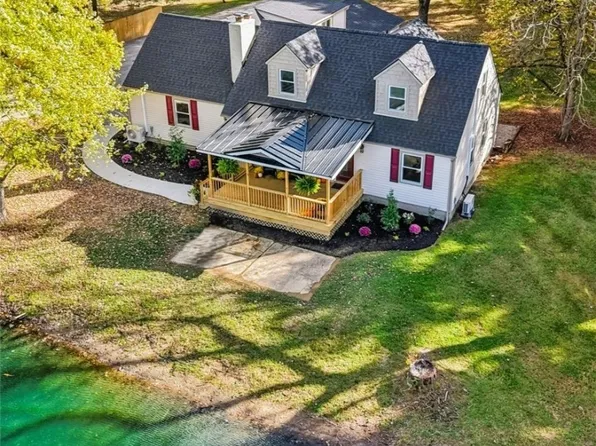 8015 Fairmount Rd, Novelty, OH 44072