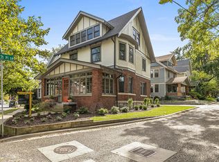 656 Lake Dr SE, Grand Rapids, MI 49503