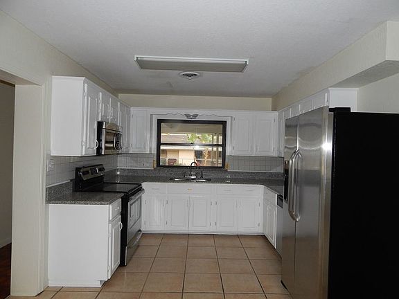 4th image of 1821 10th St