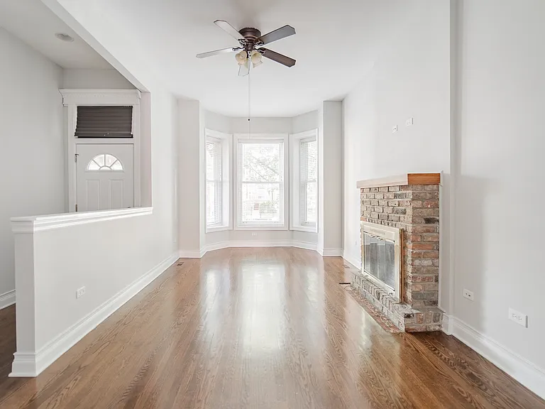 933 W Newport — Photo 9