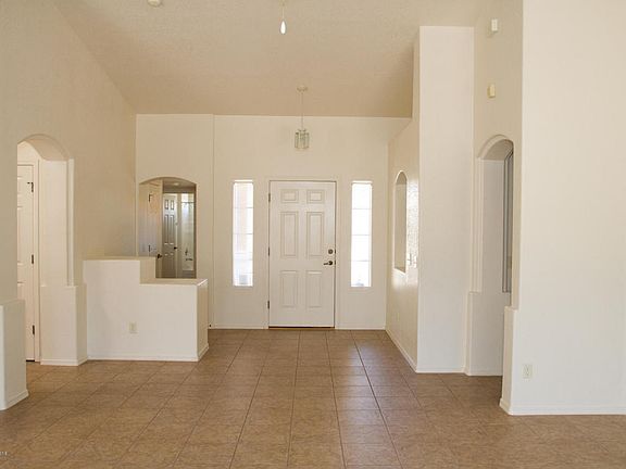 3rd image of 2948 Plaza De Viola