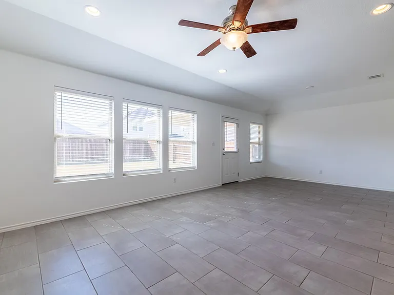 801 S San Marcos St — Photo 4