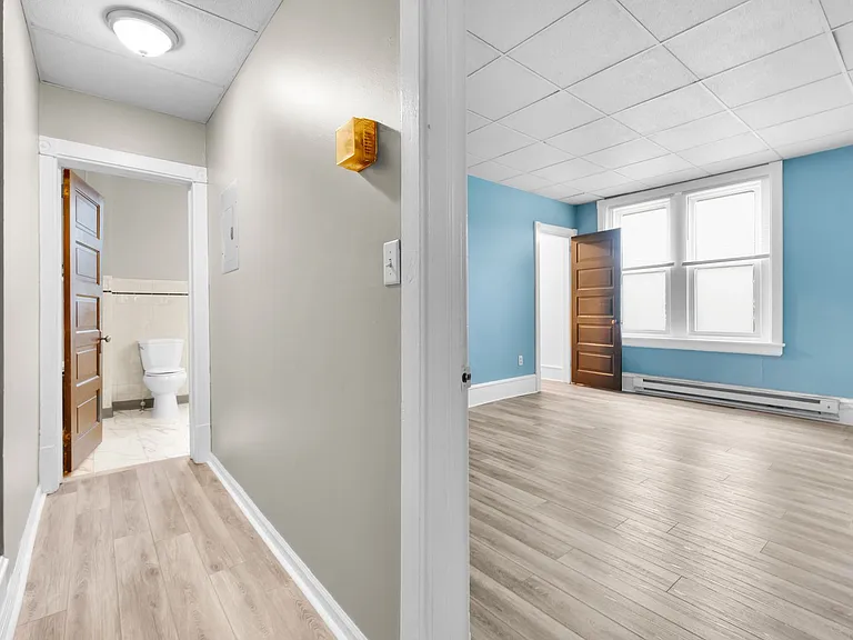 540 Seneca St — Photo 16