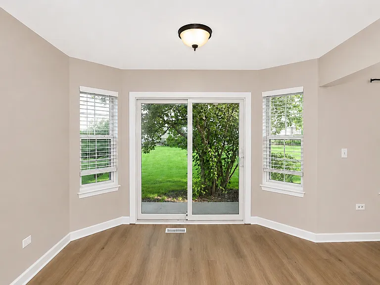 651 Lancaster Cir — Photo 13