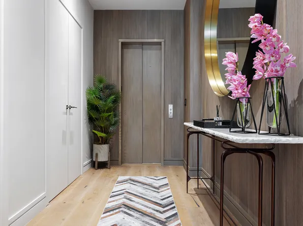 305 East 61st Street 802 image 15 of 16