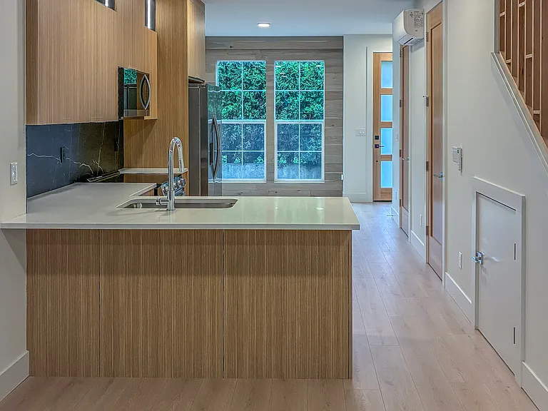 6010 NE 30th Ave — Photo 7