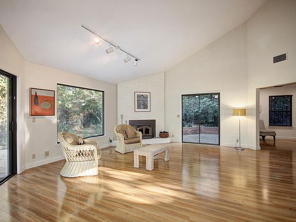 2nd image of 3406 Riverdale Way