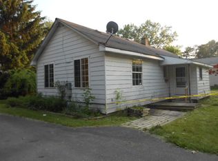 3240 Schust Rd, Saginaw, MI 48603