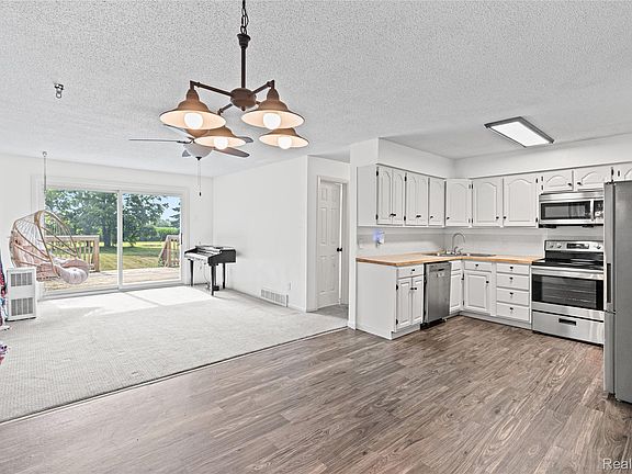 3rd image of 9204 Bray Rd