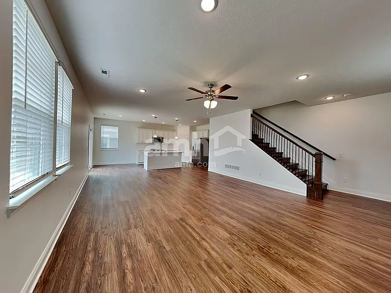 1037 Castor Dr — Photo 5