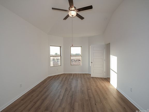 5th image of 9208 Bronze Canyon