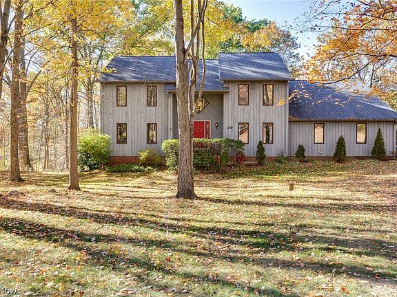 3rd image of 200 Greentree Cir