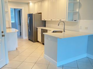 5569 Cove Cir, Naples, FL 34119