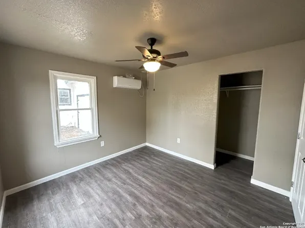203 Fount St #207, Pleasanton, TX 78064