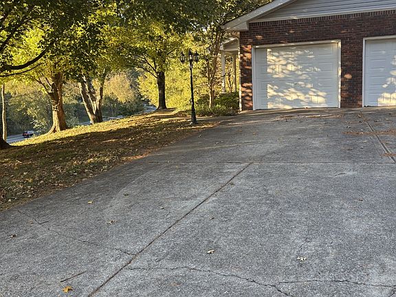 2nd image of 1619 Lewisburg Pike