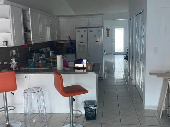 5661 W 21st Ave, Hialeah, FL 33016