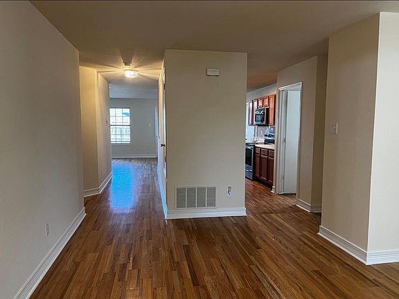 3rd image of 1414 Lochspring Dr