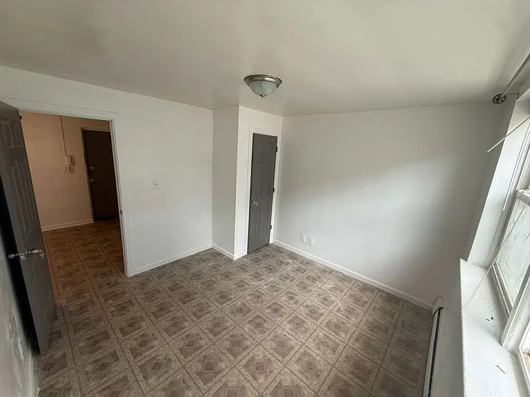 293 Parker St #3 — Photo 4