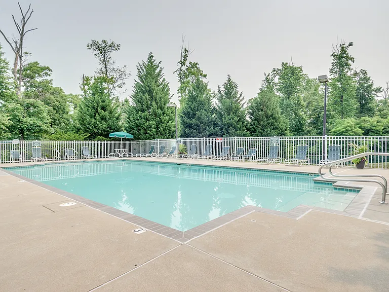 Crestview Apartments — Photo 5