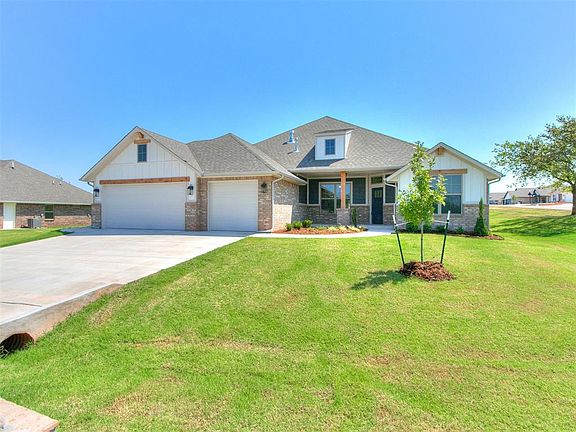 2nd image of 2800 Redwood Ct