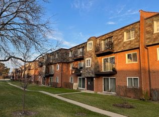 9358 Bay Colony Dr APT 2S, Des Plaines, IL