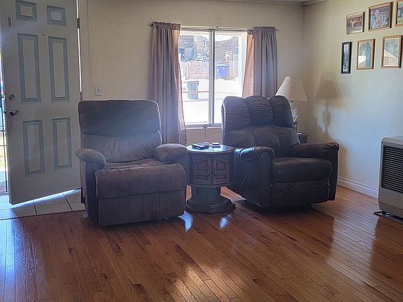 3rd image of 738 W Miner St