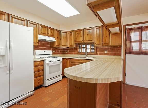 3rd image of 360 N Mission Ave