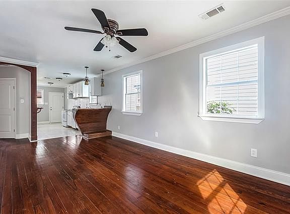 4th image of 6307 Dauphine St