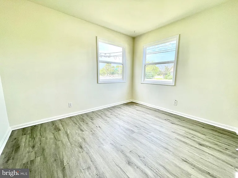 1416 S Governors Ave — Photo 15