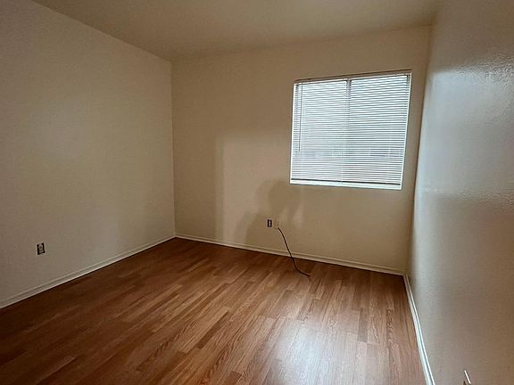 4th image of 1946 Saint Lakes Way