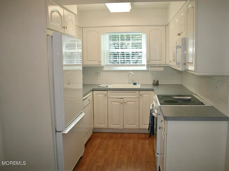 16 Apple Dr — Photo 8
