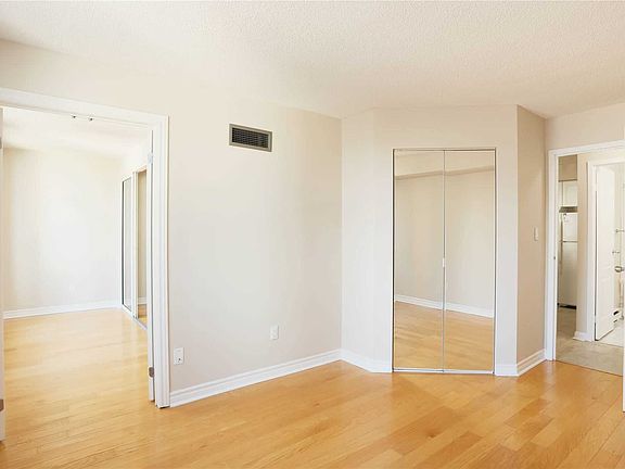 3rd image of 25 Grenville St #1801