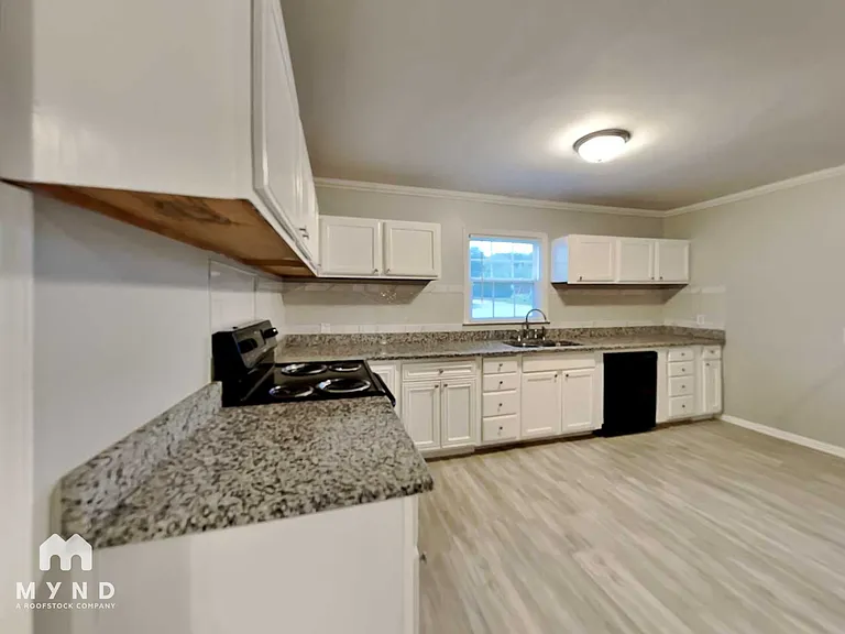 102 Harrison Rd — Photo 3